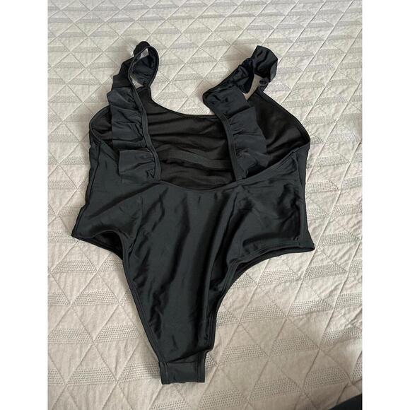 One Piece Swimsuit Ruffle strap - Picture 2 of 3